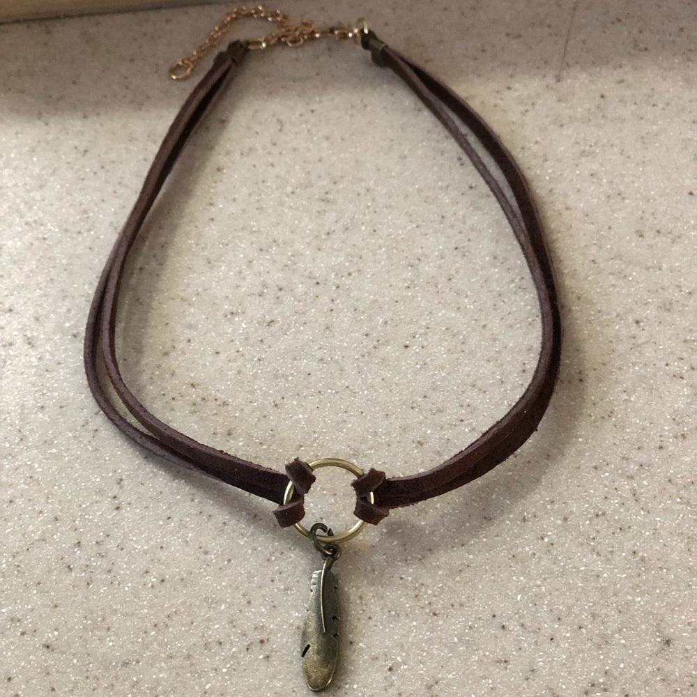 Choker with feather charm